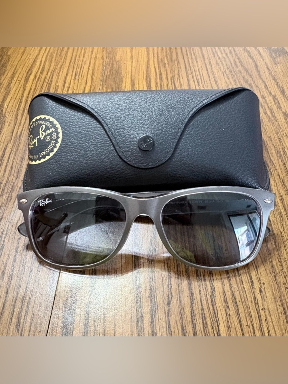 NWOT Ray-Ban Unisex New Wayfarer Sunglasses in Gray with Black Case